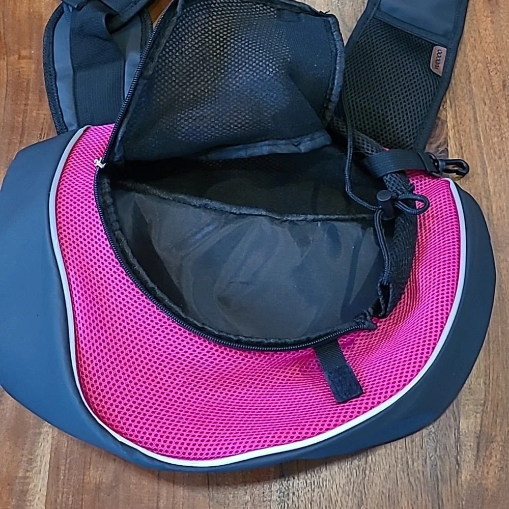 Yudodo Dog / pet sling carrier Like New Hot pink and black